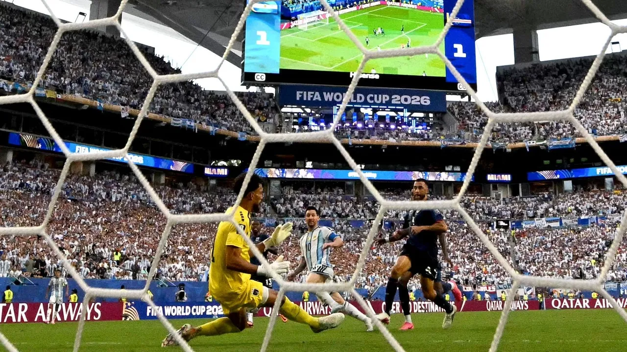 Vozinha se convirtió en una de las grandes figuras del partido Cabo Verde - Argentina. Las superatajadas de Vozinha que pusieron a sufrir a Messi en el Mundial con Cabo Verde